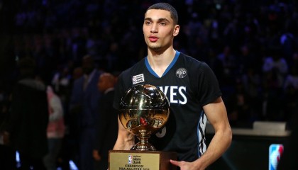 九游电竞资讯-《faker：2025年新赛季目标全解析，鲤鱼跃龙门》，faker明年会打比赛么